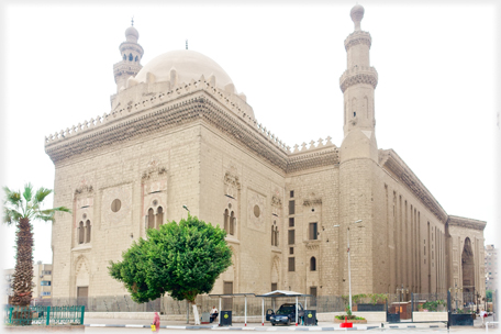Main facade of the Sultan Hassan Mosque.