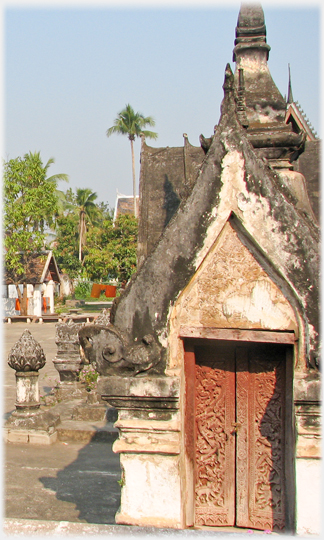 Door of small chapel in grounds of Wat Mai.