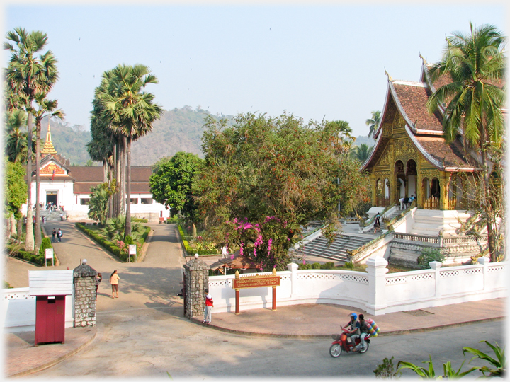 Entrance to the Royal Palace and to the Haw Pha Bang.