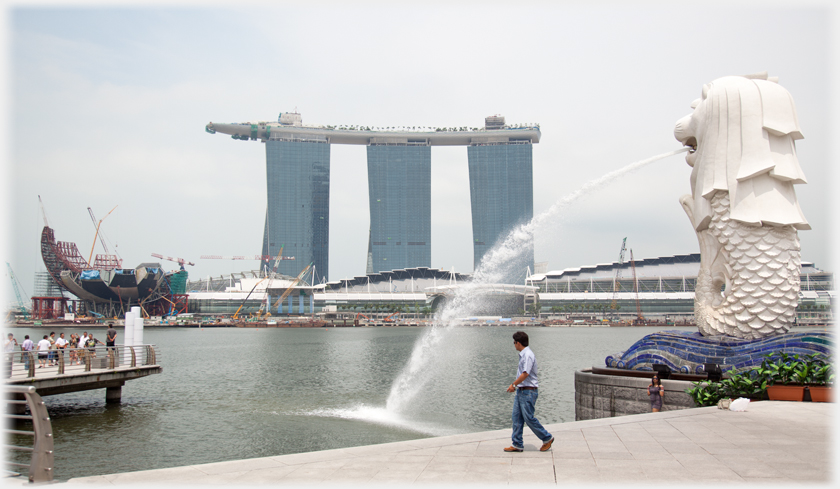 Merlion and Marina Bay Sands.