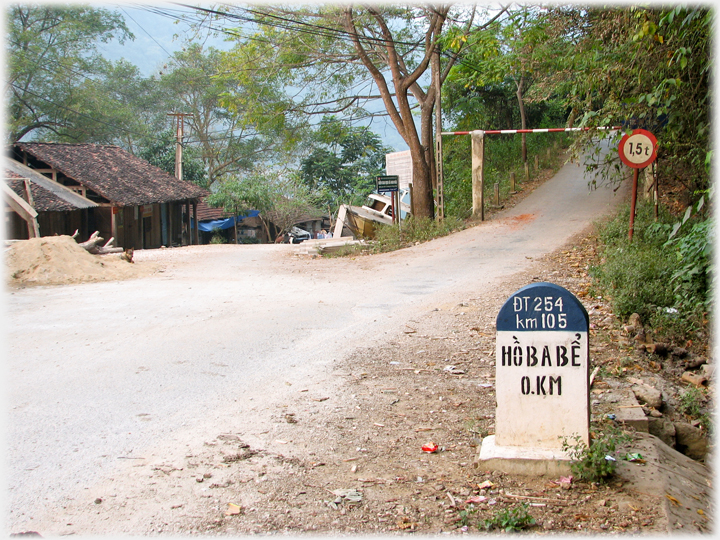 Boundary marker in north-west Cao Bang.