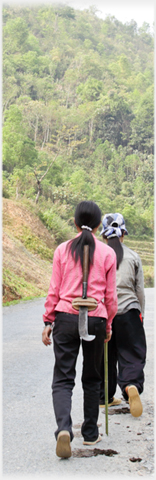 Woman in pink with billhook in her belt.