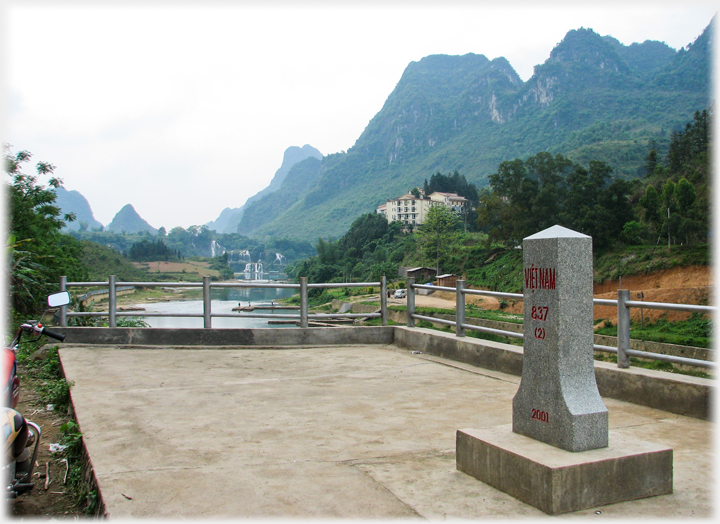 Viewing point with boundary marker.