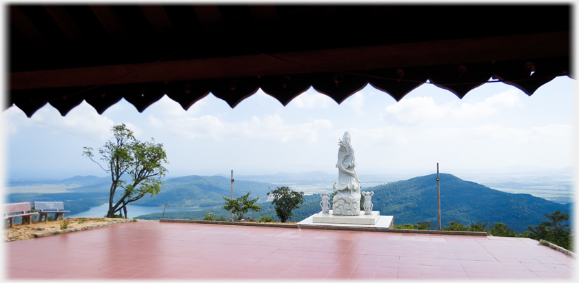 View from the khu Tu Phu entrance.