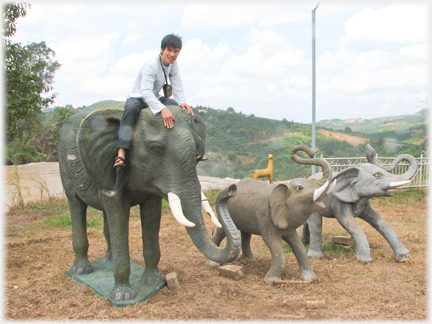 Han on a elephant sculpture.