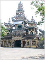 The facade of the Linh Phuoc Pagoda.