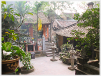 The upper courtyard of the Thay Pagoda.
