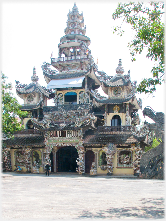 Facade of the Linh Phuoc Pagoda.