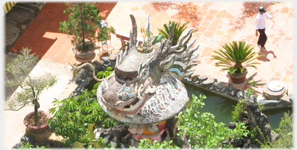 Looking down on the top of the coutyard dragon's head.