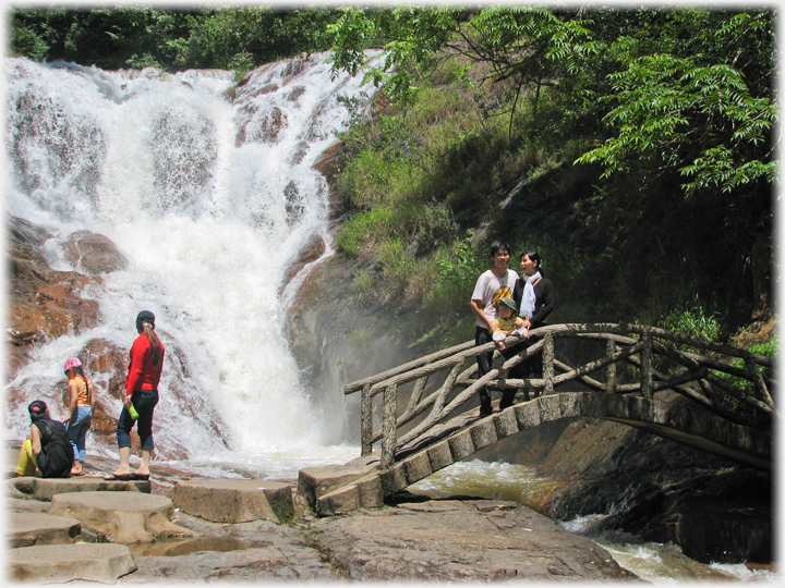 Bridge by the upper part of the Datanla Falls.