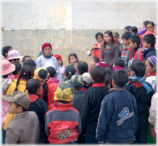 Vuong Cho and children.