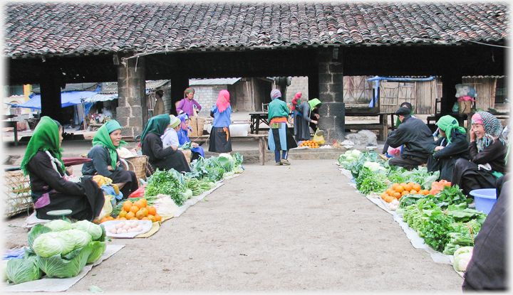 Two lines of vegetable sales.