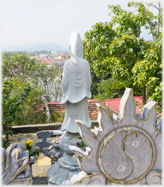 Statue back and sun symbol.