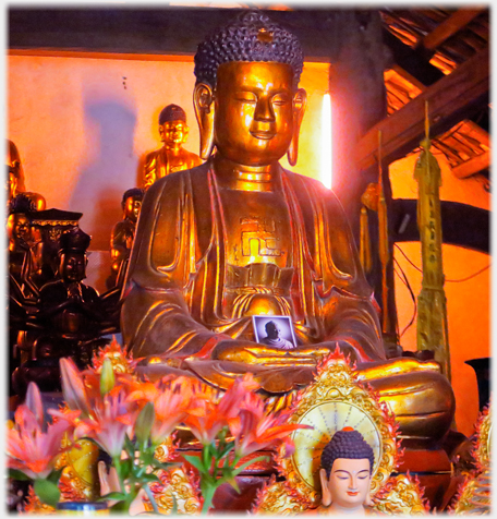 The main seated gold coloured Buddha.