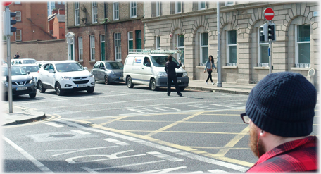 Juggler in front of traffic.