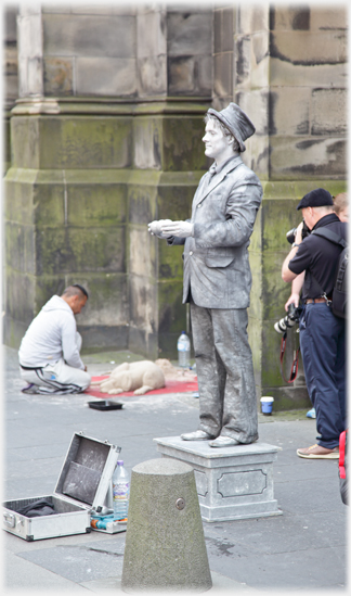 Grey besuited man as staute.