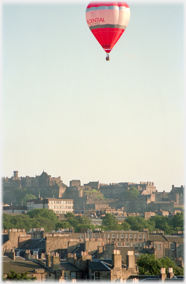 Single balloon over Edinburgh Castle.