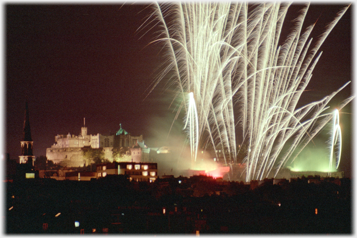 Feathered vertical fireworks with the Edinburgh Castle to one side.