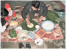 Making Banh Chung - second step.