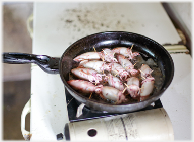 Frying stuffed squid.