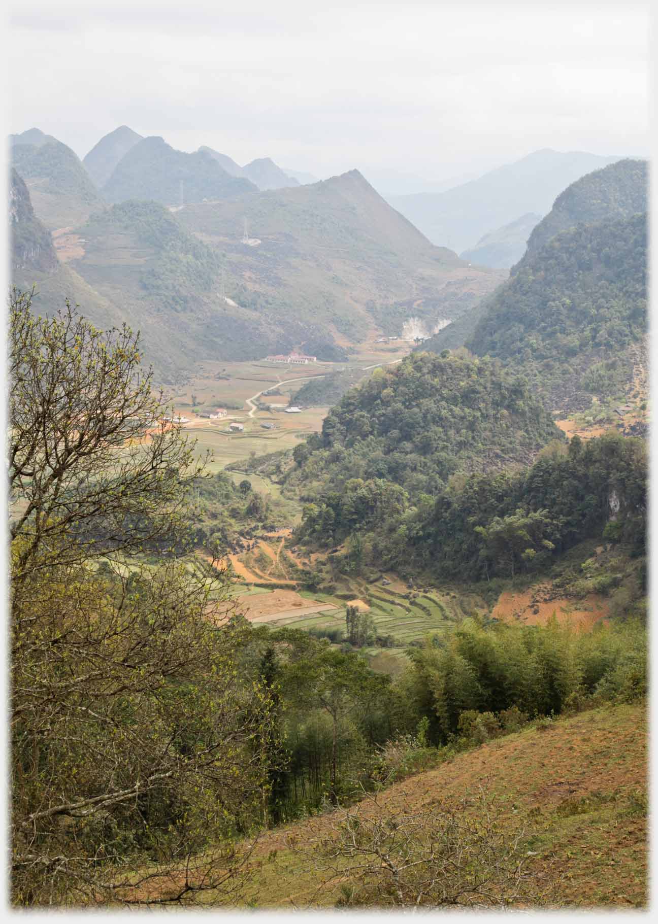 Wide valley with some habitations and terraces.