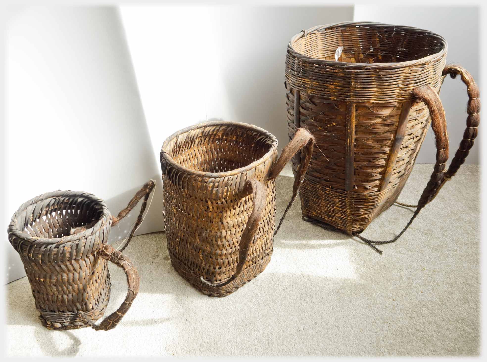 Tree back-baskets in line in three sizes.