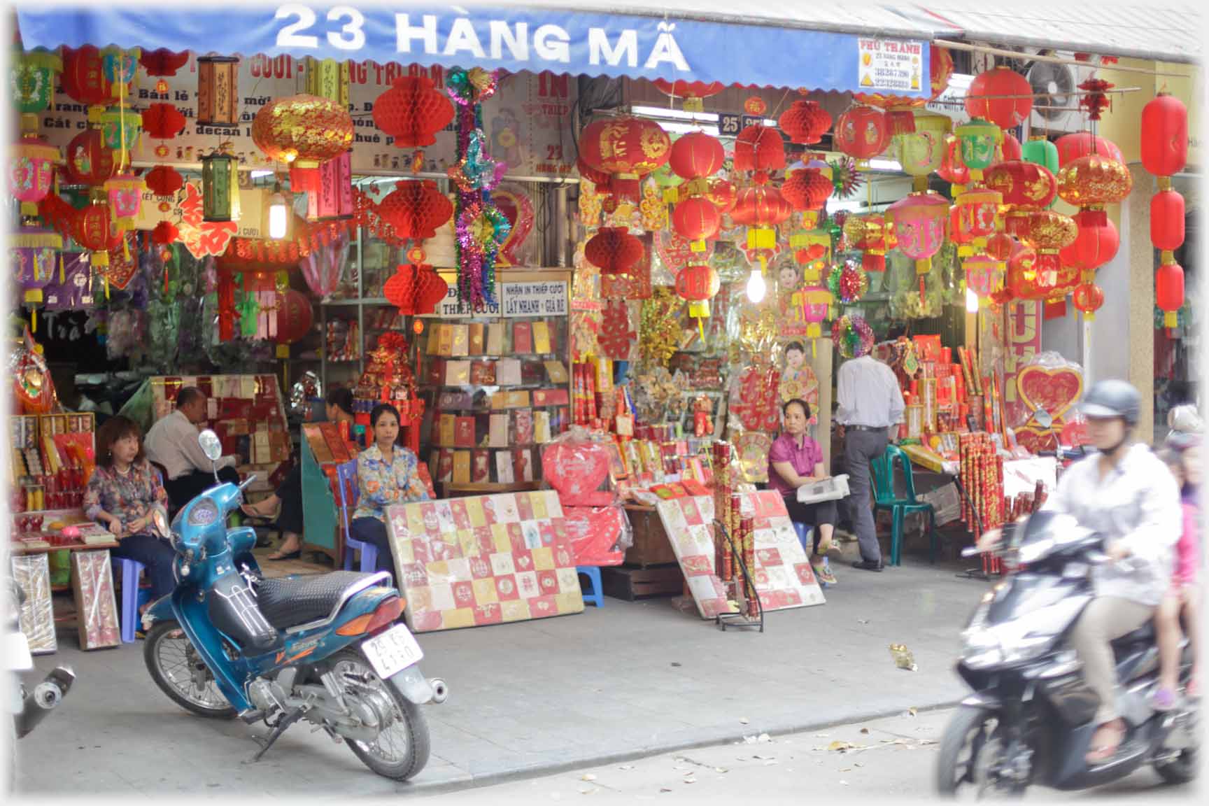 Street view of shop selling decorations.
