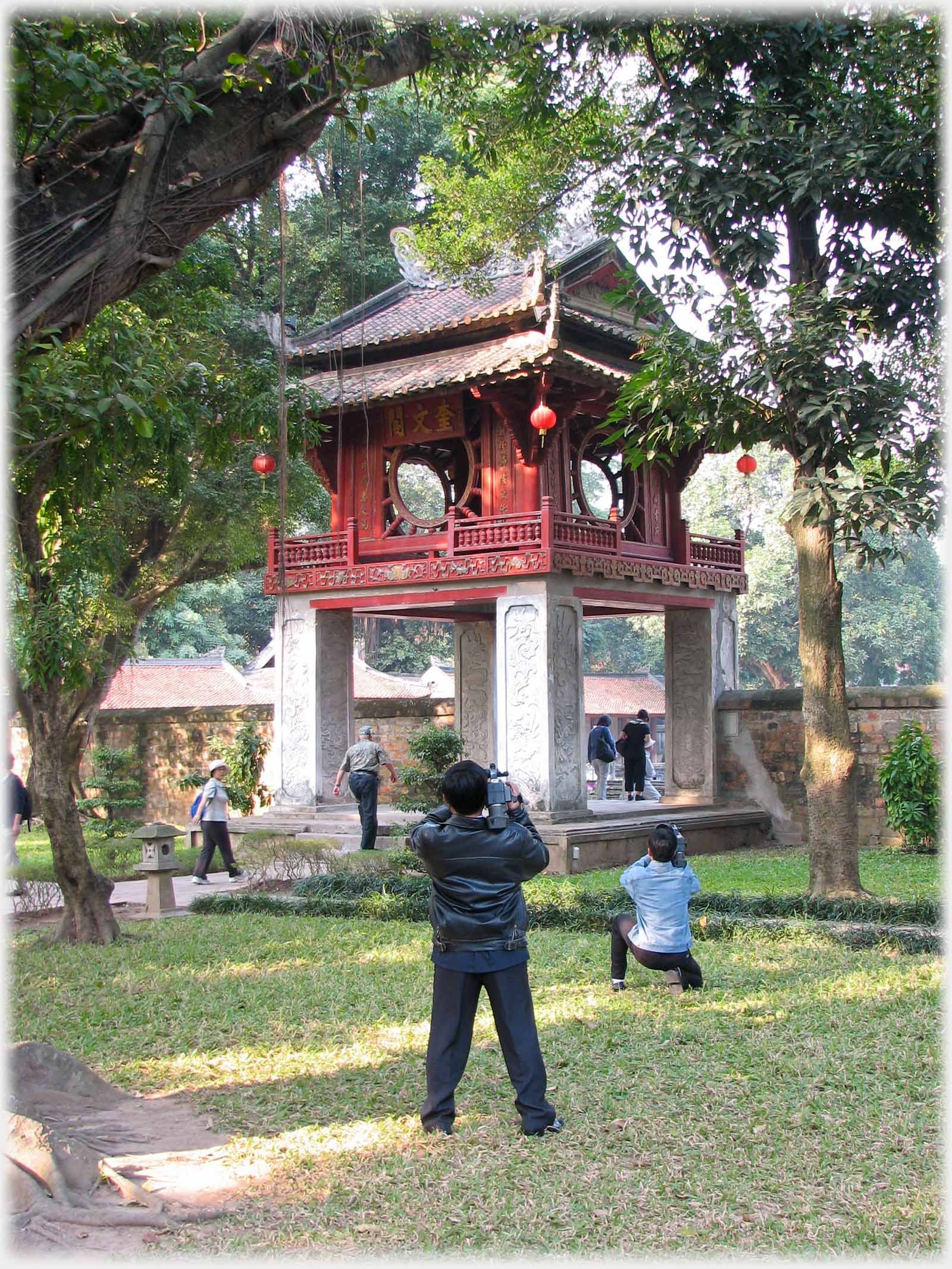 Photographers taking pictures of Khue Van Cuc gate.