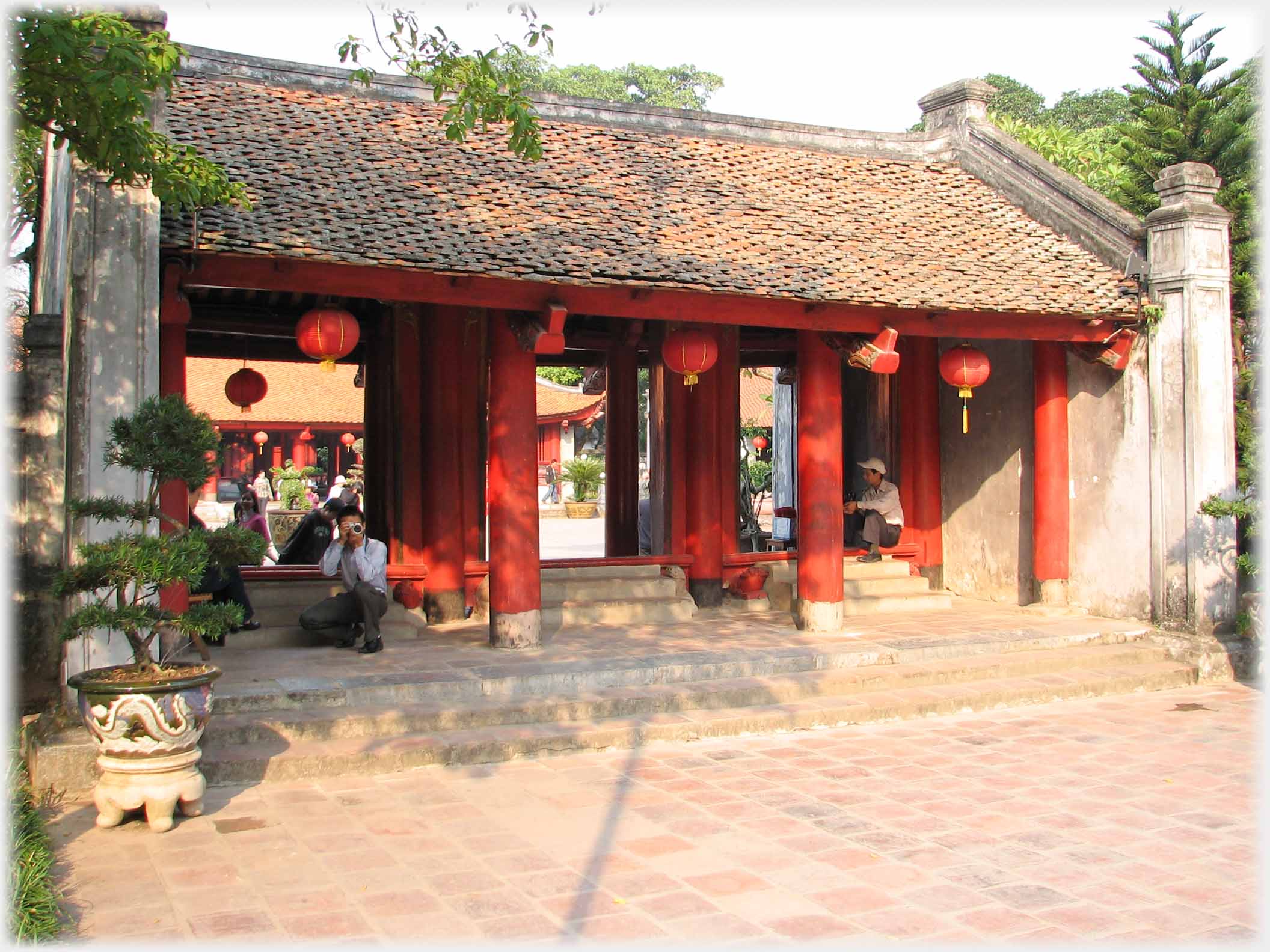 Small pavilion with red pillars and lanterns.