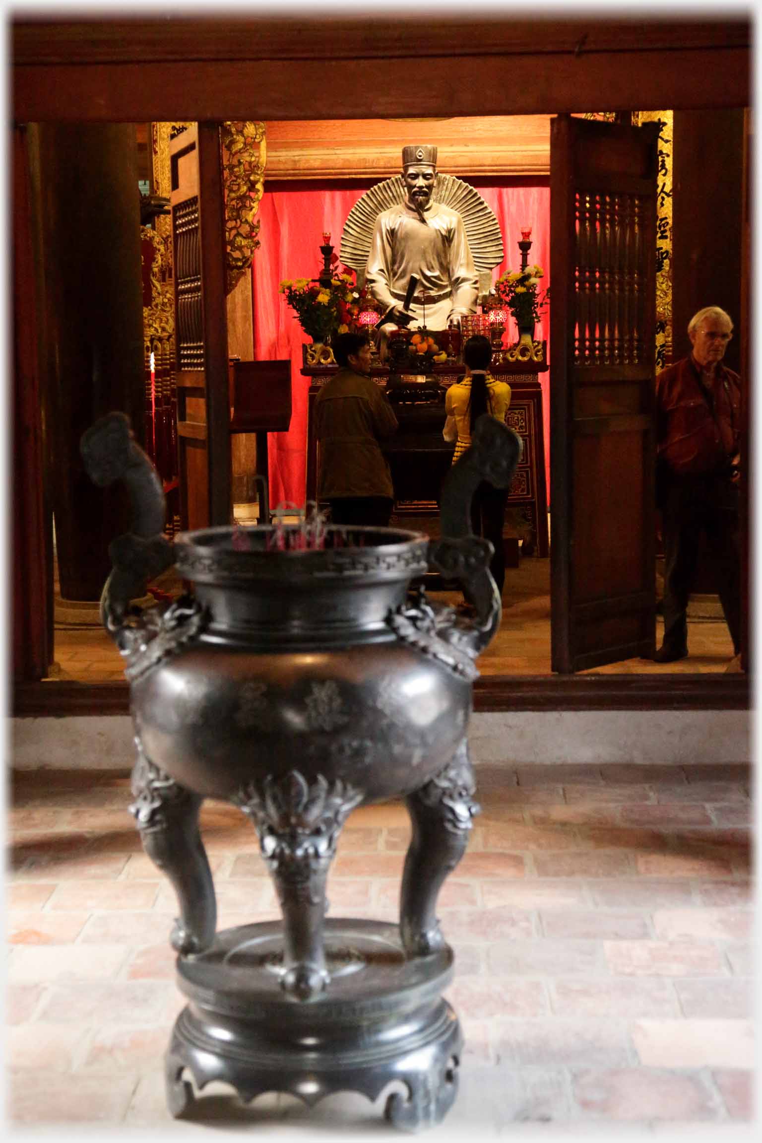 Urn with inner room and statue visible.