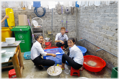 The washing up area.