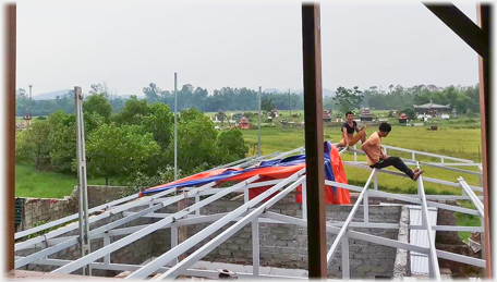 Frame of rear roof.