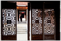 Screen at entrance to the palace.