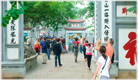 Photographing the Pagoda gates