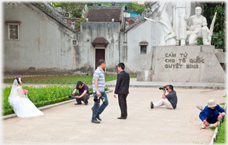 Wedding photographs by War Memorial