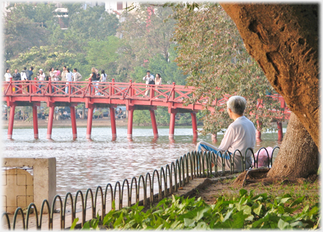 Watching the Thê Húc Bridge