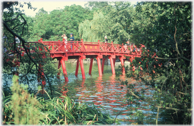 Thê Húc Bridge in vegetation