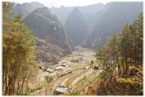 Valley between Dong Van and the Dong Van Palace.