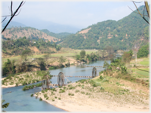 Horizontal view of the wheels and the valley.