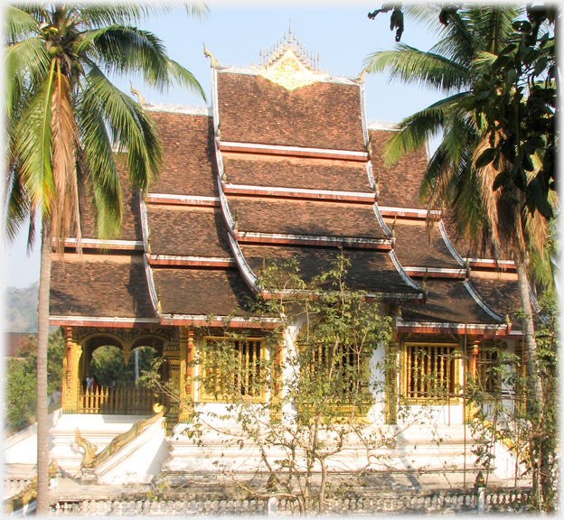 A side view of the multiple roofs of the Haw Pha Bang.