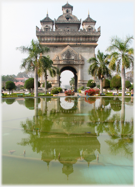 The Patuxai and its ornimental pool.