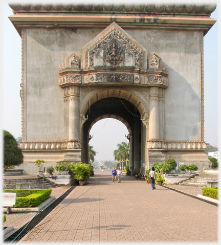 Facade of the Patuxai.