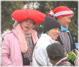 Red Dao women.