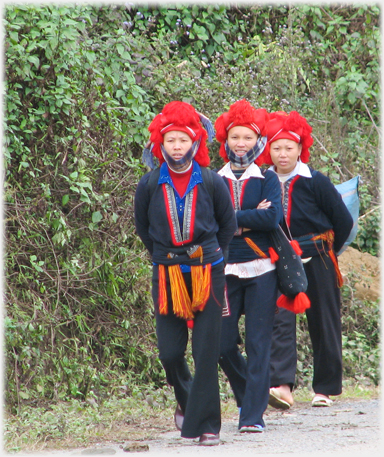 Red Dao women.