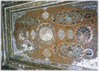 Narenjestan mirrored ceiling.