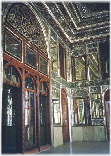 Narenjestan reception room.