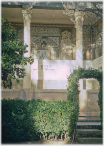 Narenjestan side reception room.