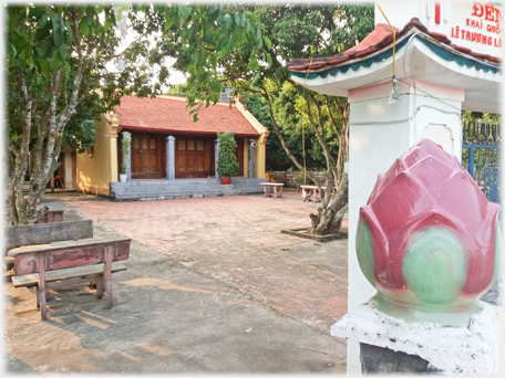 Courtyard of the Le Truong Loi temple.