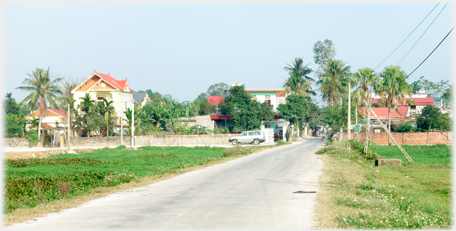 Larger houses at the edge of Tin Gia.