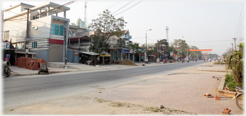 Empty road with wide side areas.